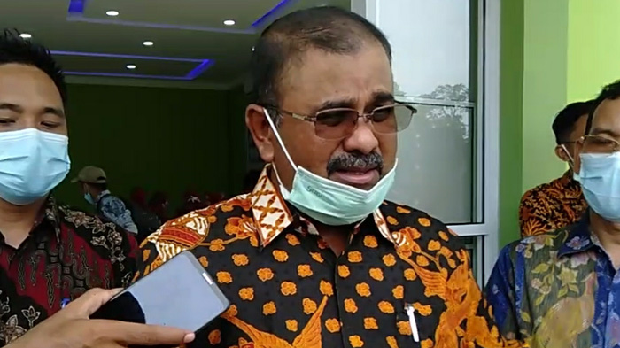 Bupati Karimun Aunur Rafiq "semprot" lurah soal salah bangun dalam acara peresmian gedung baru UPT Puskesmas Meral. (foto:Andre)